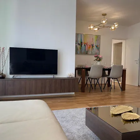 Hagne Deluxe * Split